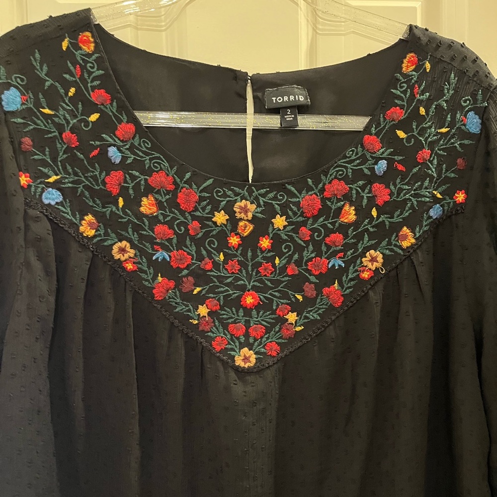Torrid Multi-Color Embroidered Flower Chiffon Tie Long Sleeve Blouse size 2 - Picture 3 of 10